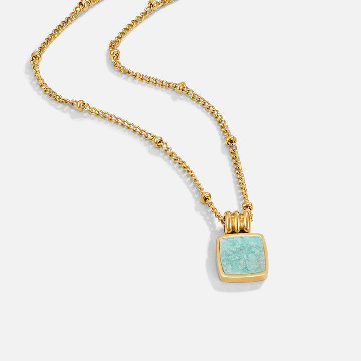 Green Stone Pendant Gold Necklace in gold
